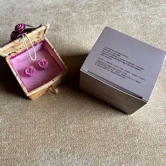 VINTAGE (1991) AVON FANCIFUL FLORAL GIFT BOX - Picture 2 of 2